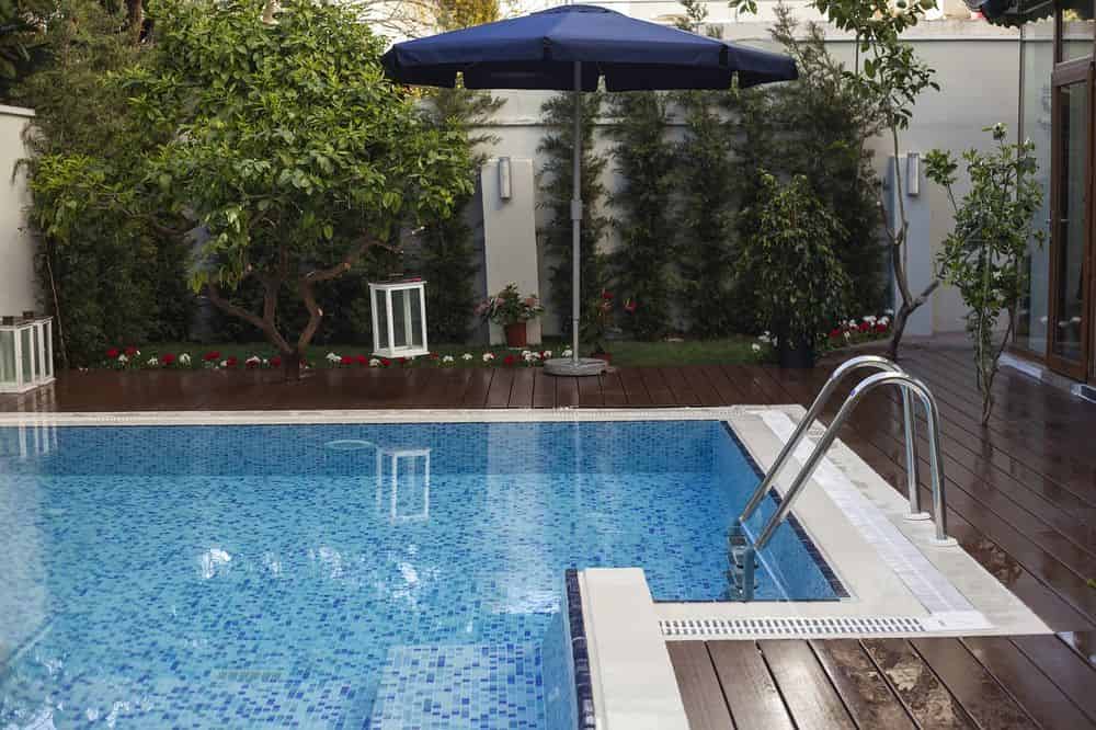 Pool Washing image