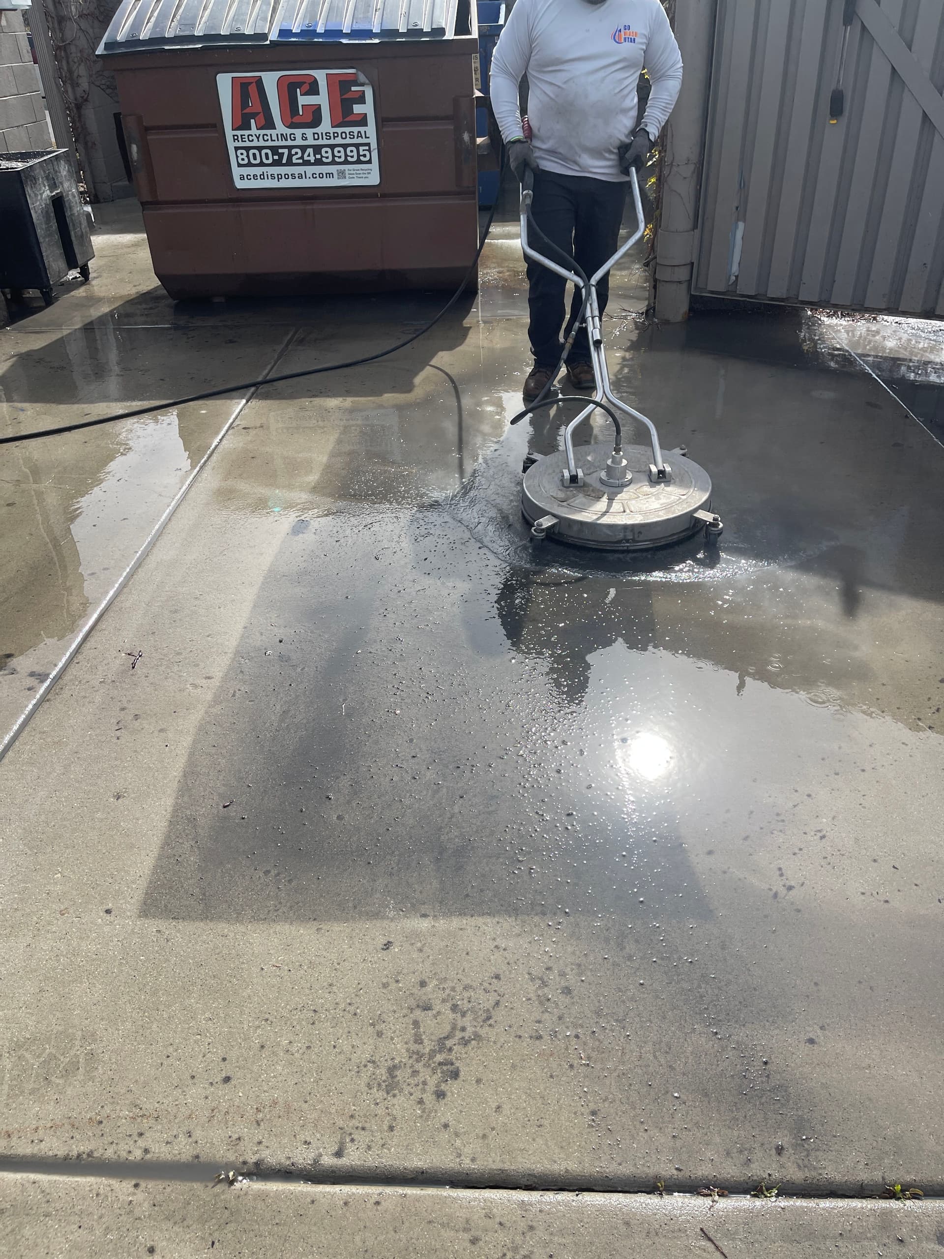 Gallery photos for IHOP Sign and Dumpster Pad Pressure Washing in American Fork: Image #6