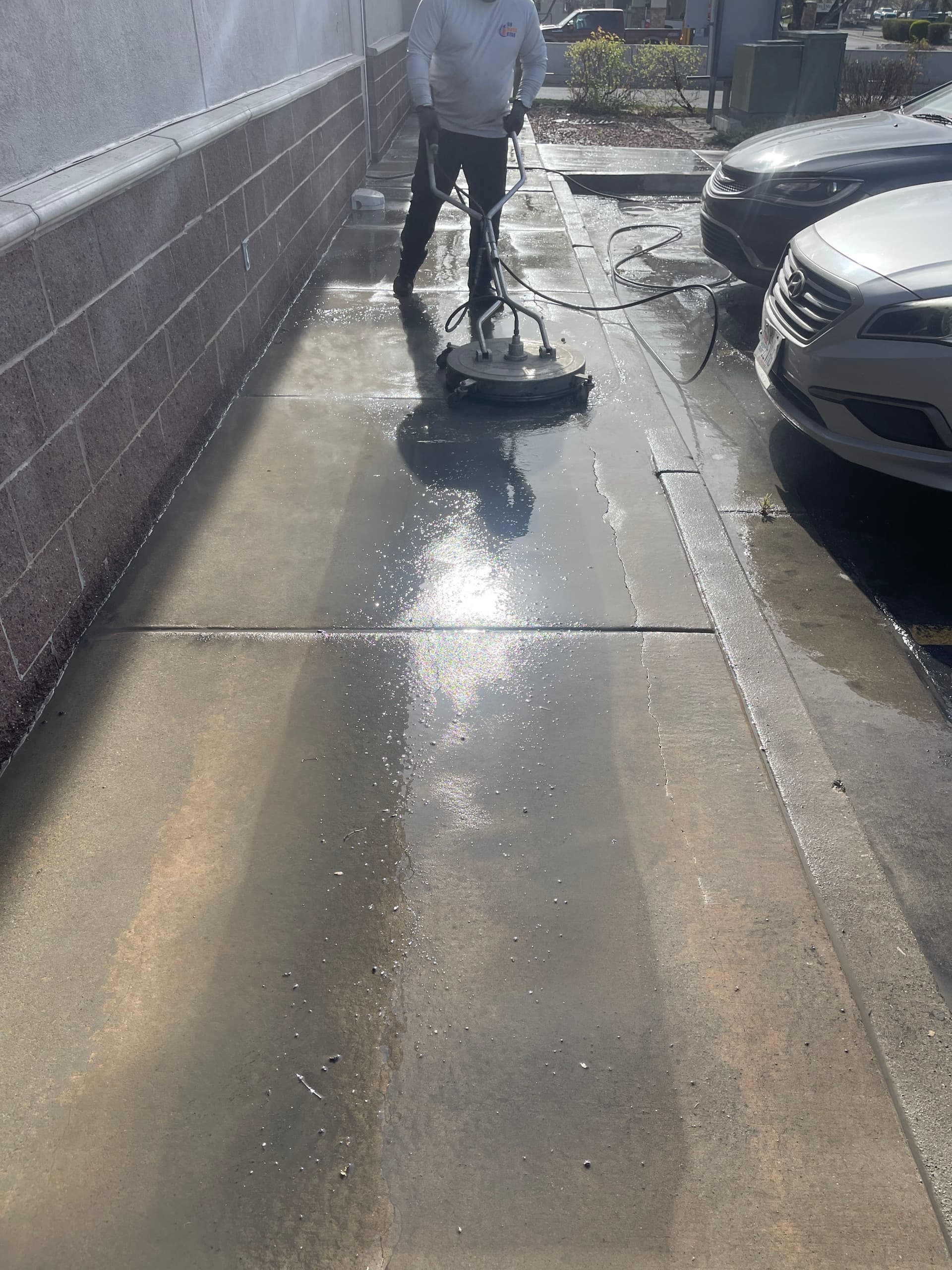 Gallery photos for IHOP Sign and Dumpster Pad Pressure Washing in American Fork: Image #3