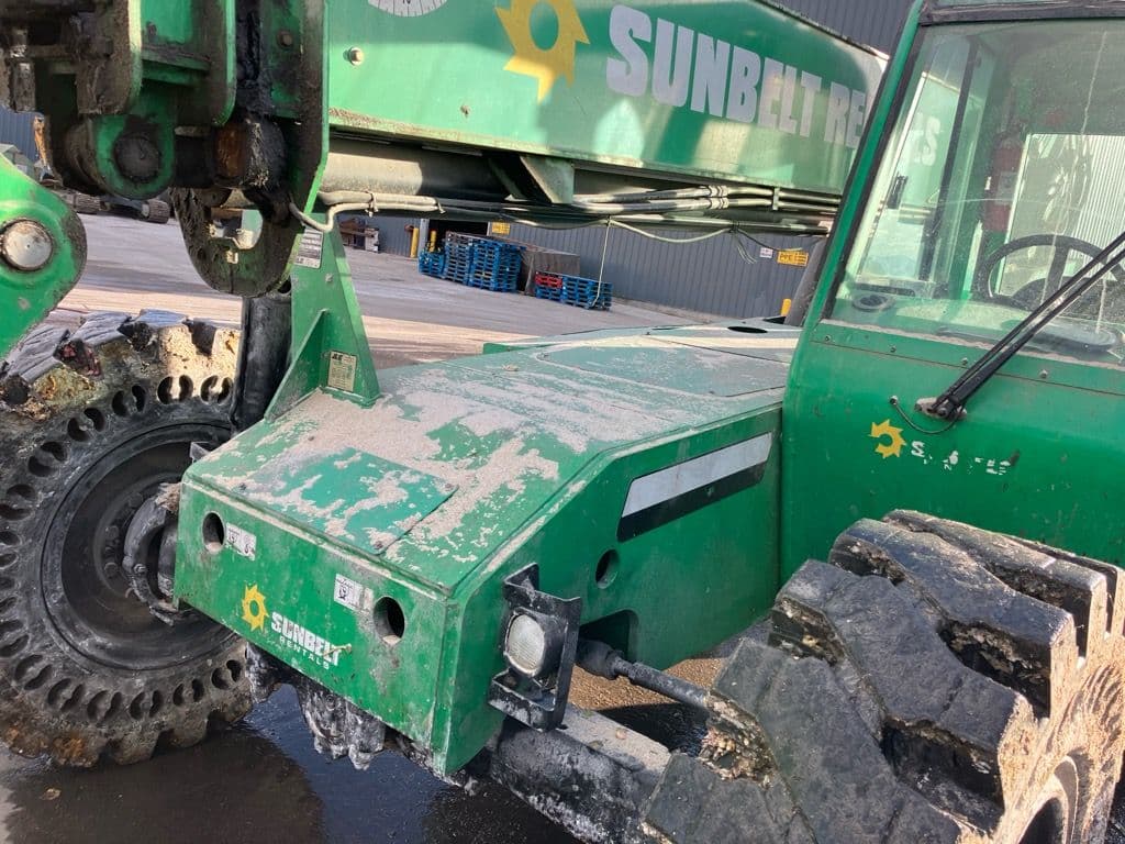 Gallery photos for Clean-up Duty for a Heavy-Lifting Flour Loader: Image #4