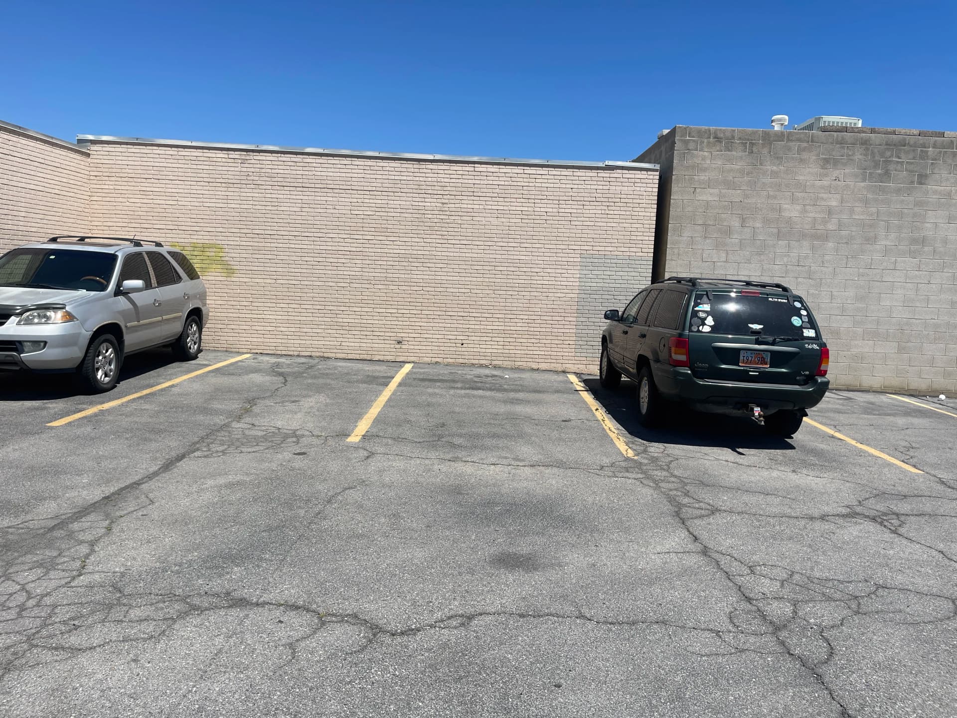 Gallery photos for Graffiti Removal and Paint-Over Gets This Taylorsville Building Looking Sharp Again: Image #6