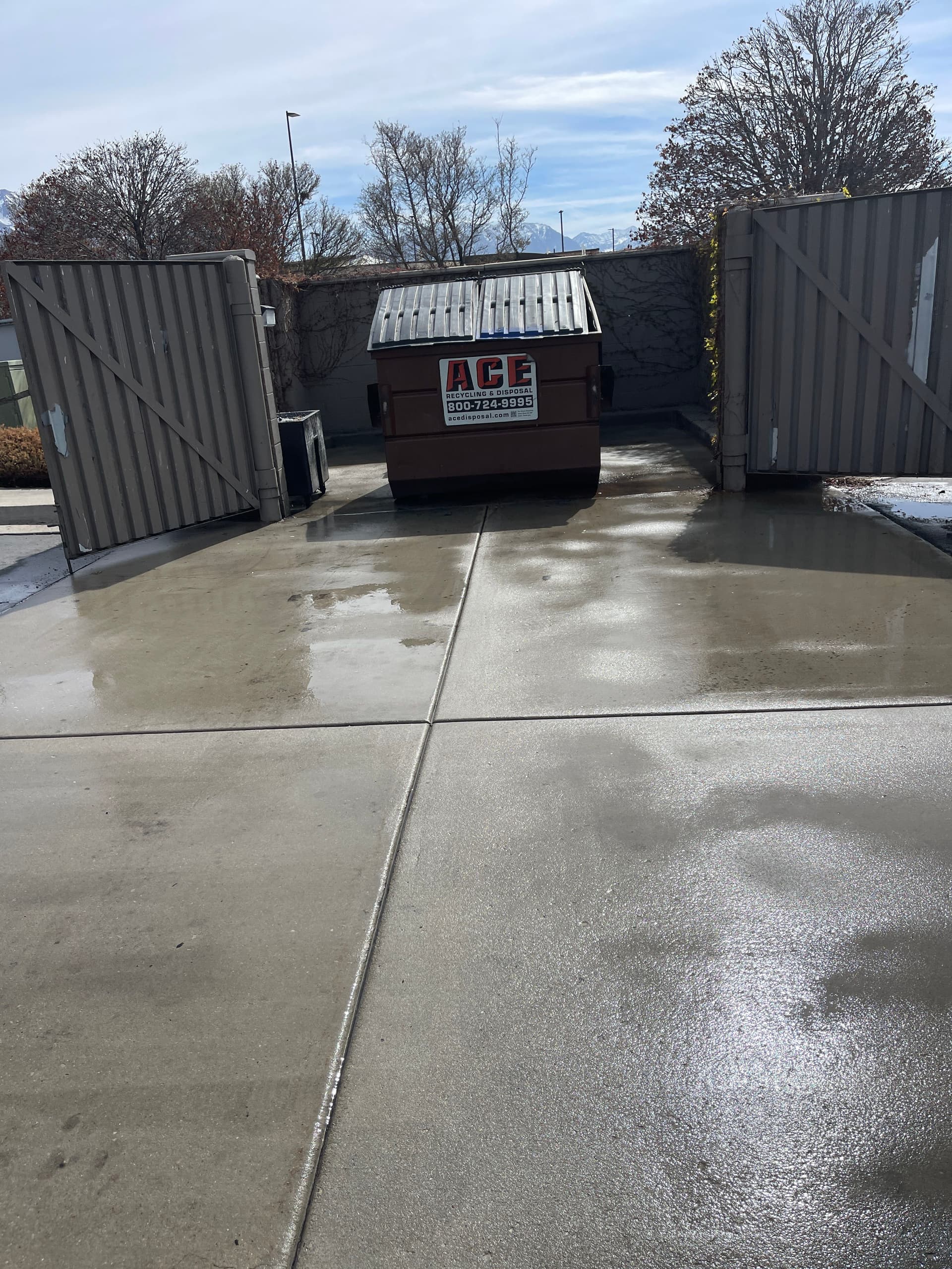 Gallery photos for IHOP Sign and Dumpster Pad Pressure Washing in American Fork: Image #8