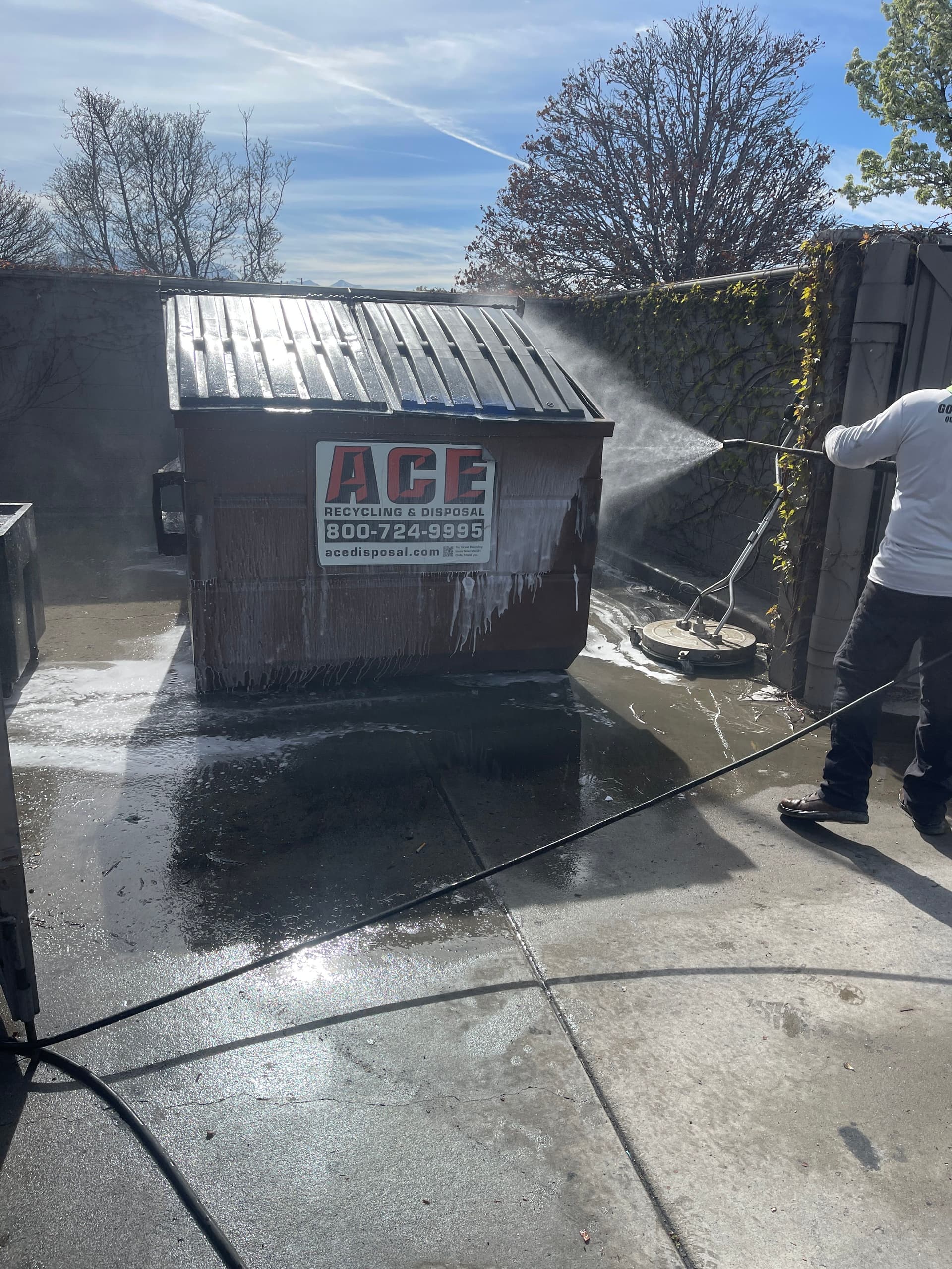 Gallery photos for IHOP Sign and Dumpster Pad Pressure Washing in American Fork: Image #4