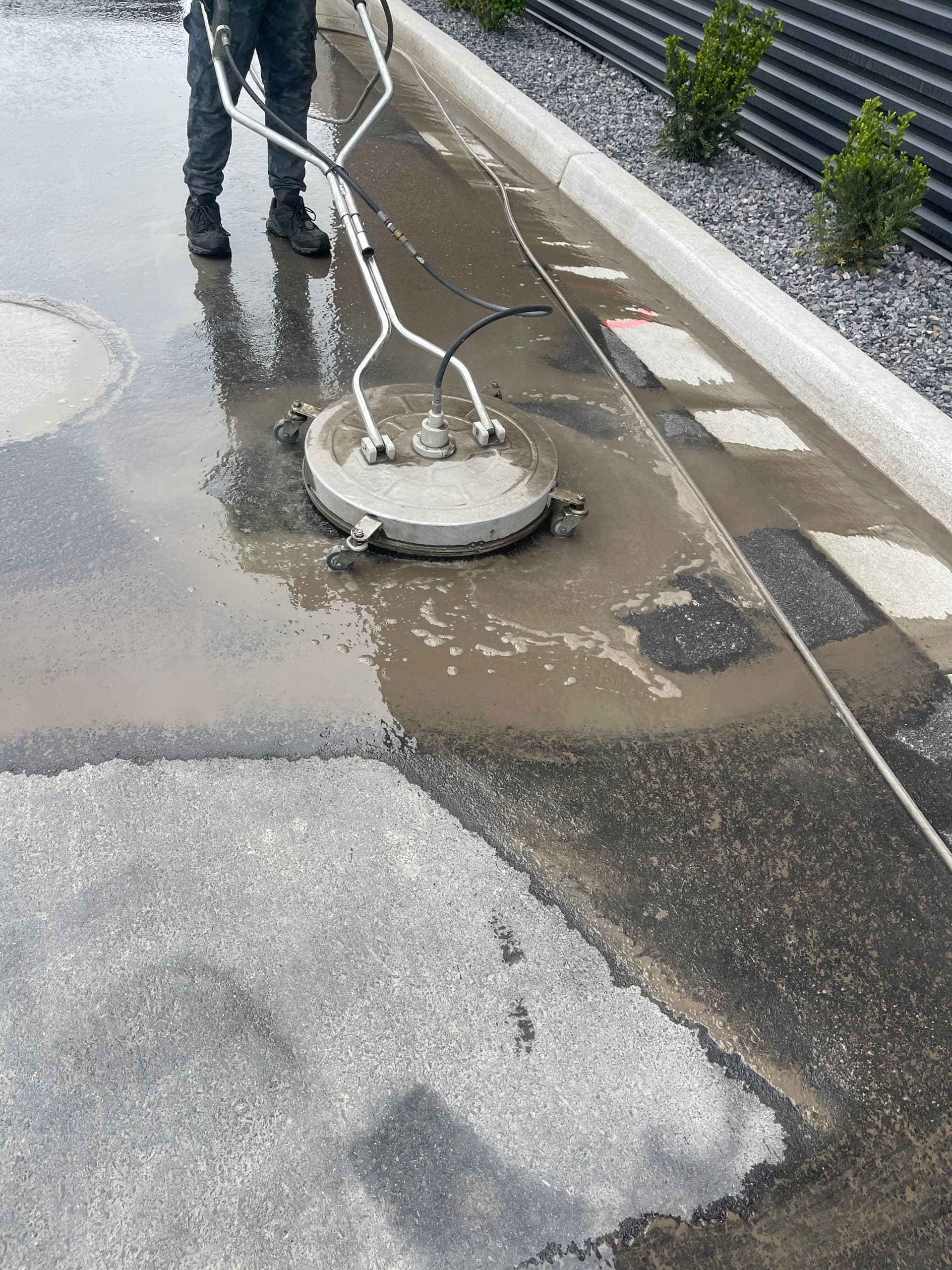 Gallery photos for New Porsche Dealership Parking Lot Gets a Deep Clean: Image #4