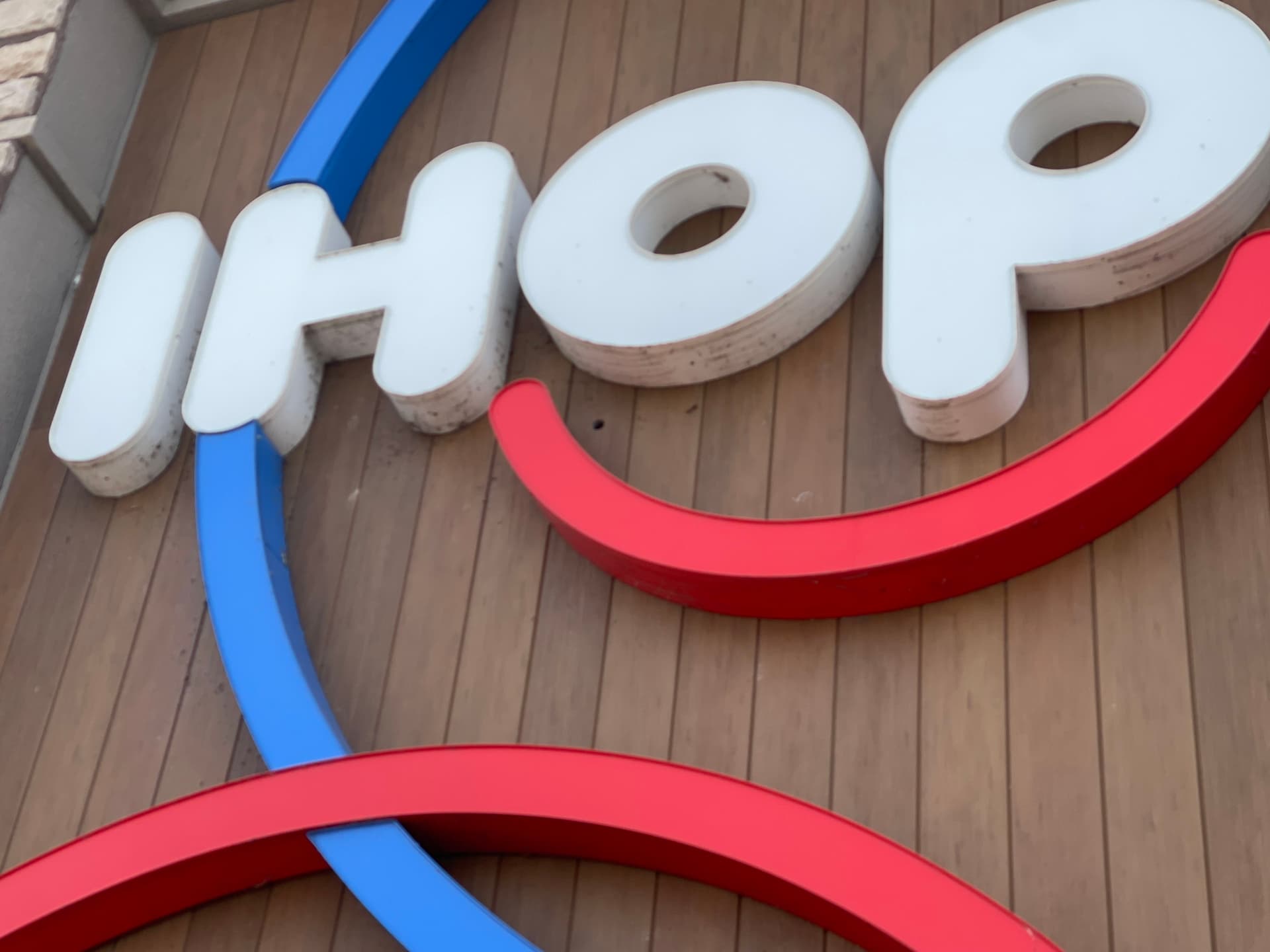 Gallery photos for IHOP Sign and Dumpster Pad Pressure Washing in American Fork: Image #1
