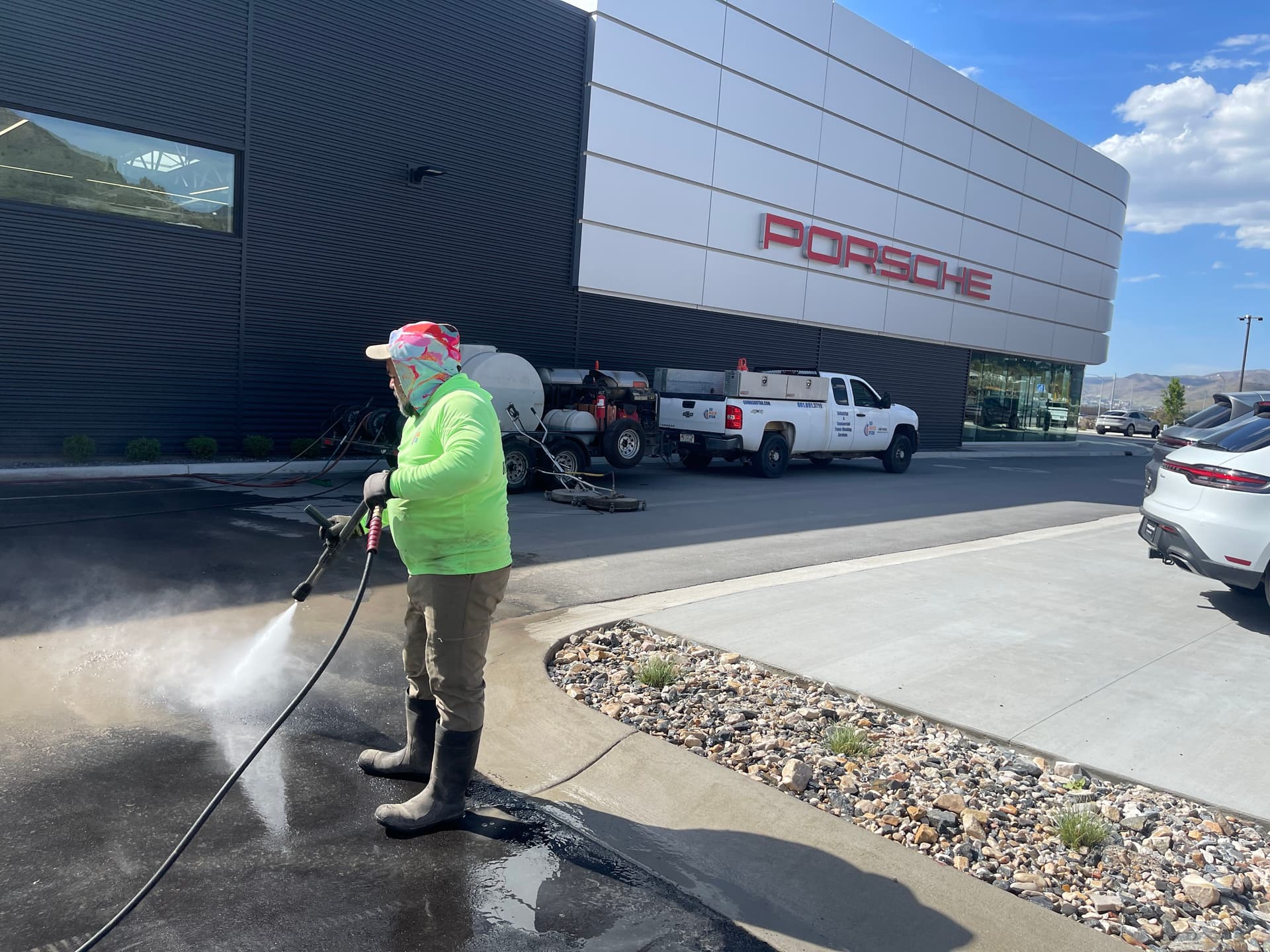 Gallery photos for New Porsche Dealership Parking Lot Gets a Deep Clean: Image #1