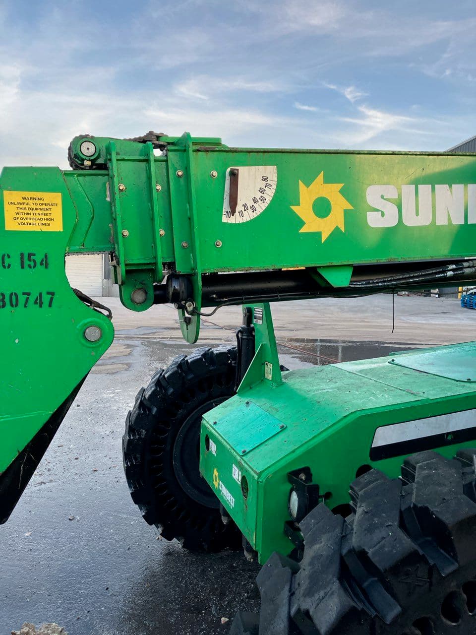 Gallery photos for Clean-up Duty for a Heavy-Lifting Flour Loader: Image #9