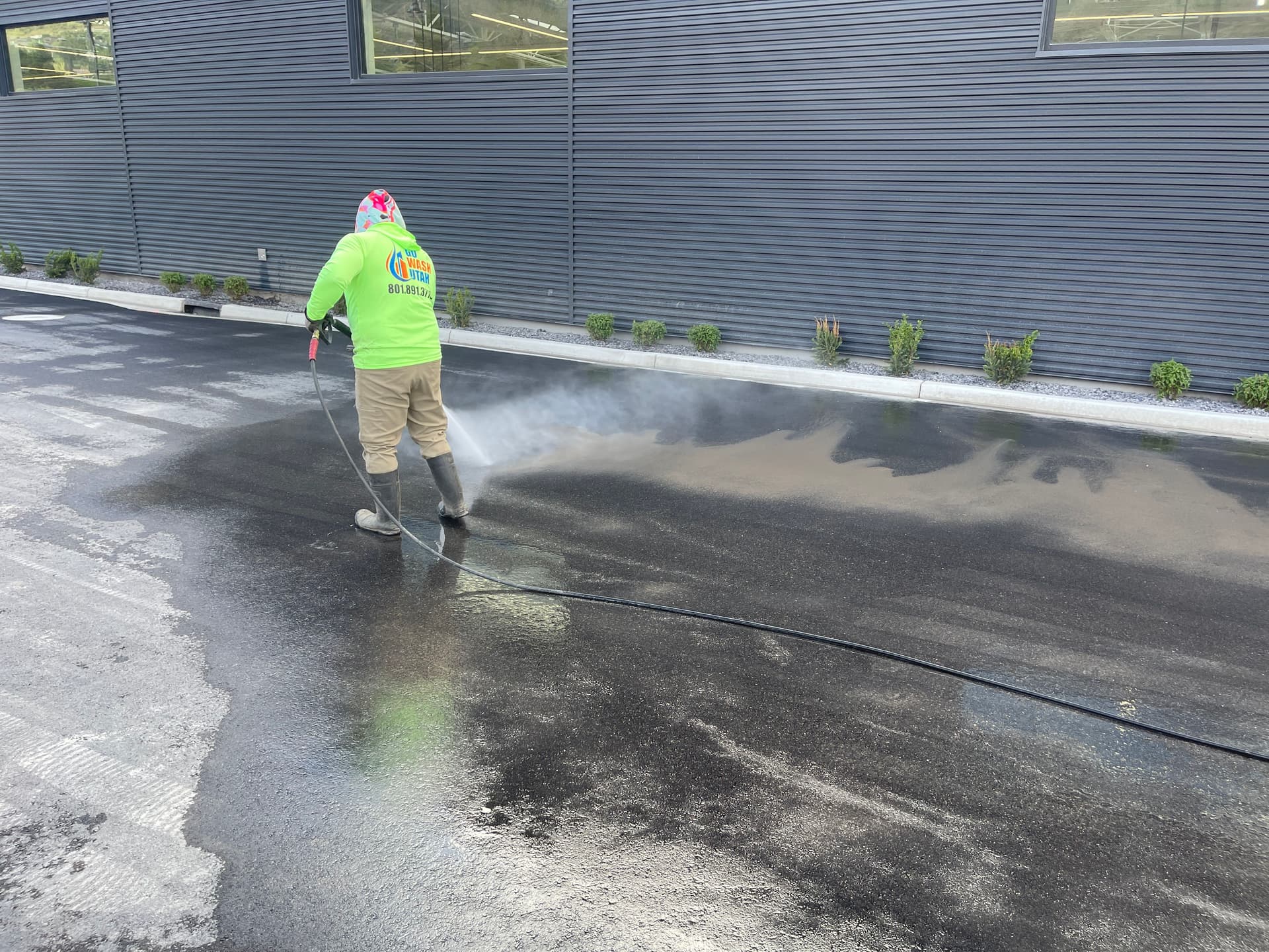 Gallery photos for New Porsche Dealership Parking Lot Gets a Deep Clean: Image #2