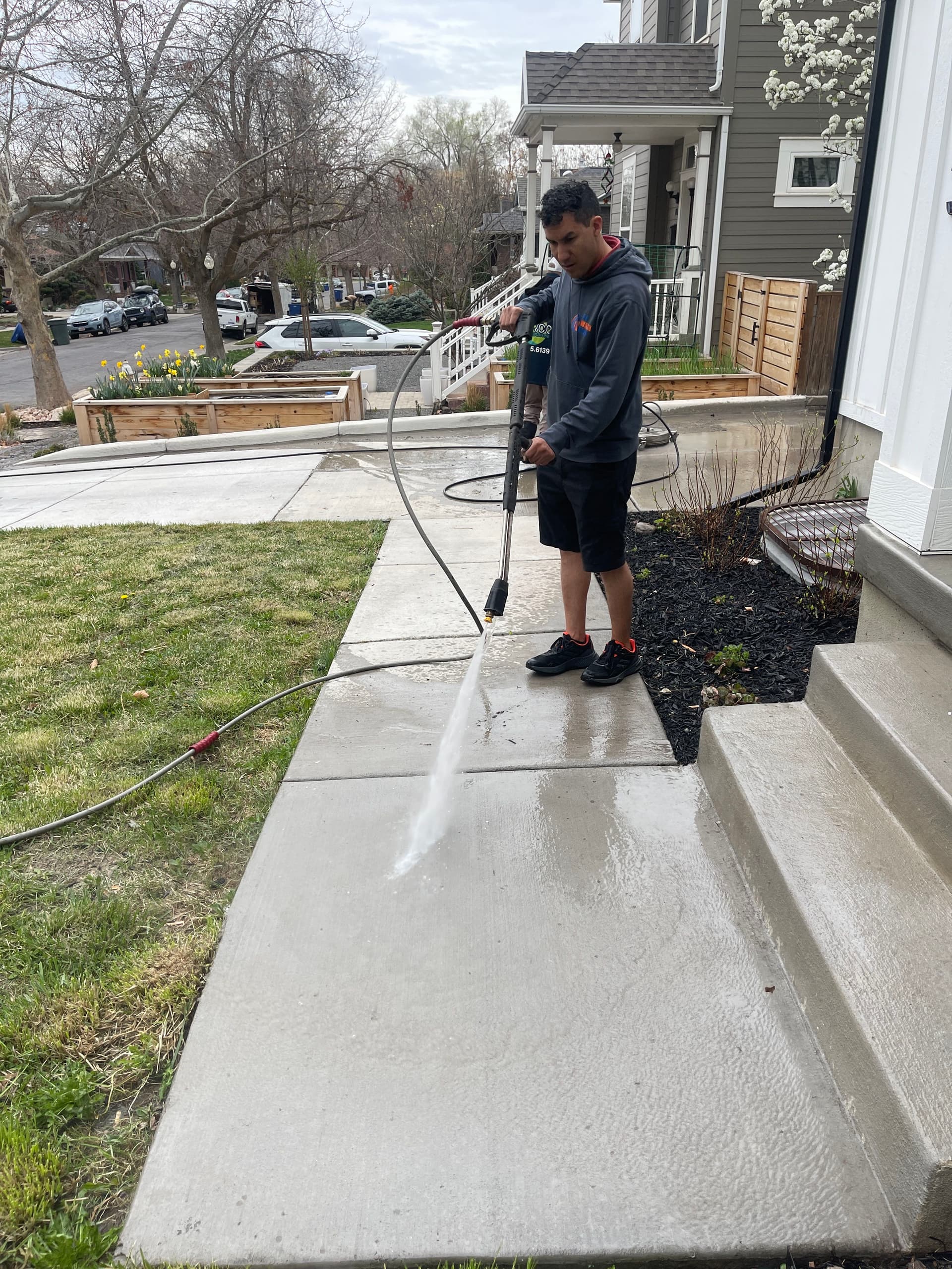 Gallery photos for Driveway Pressure Washing on Princeton Ave: Image #4