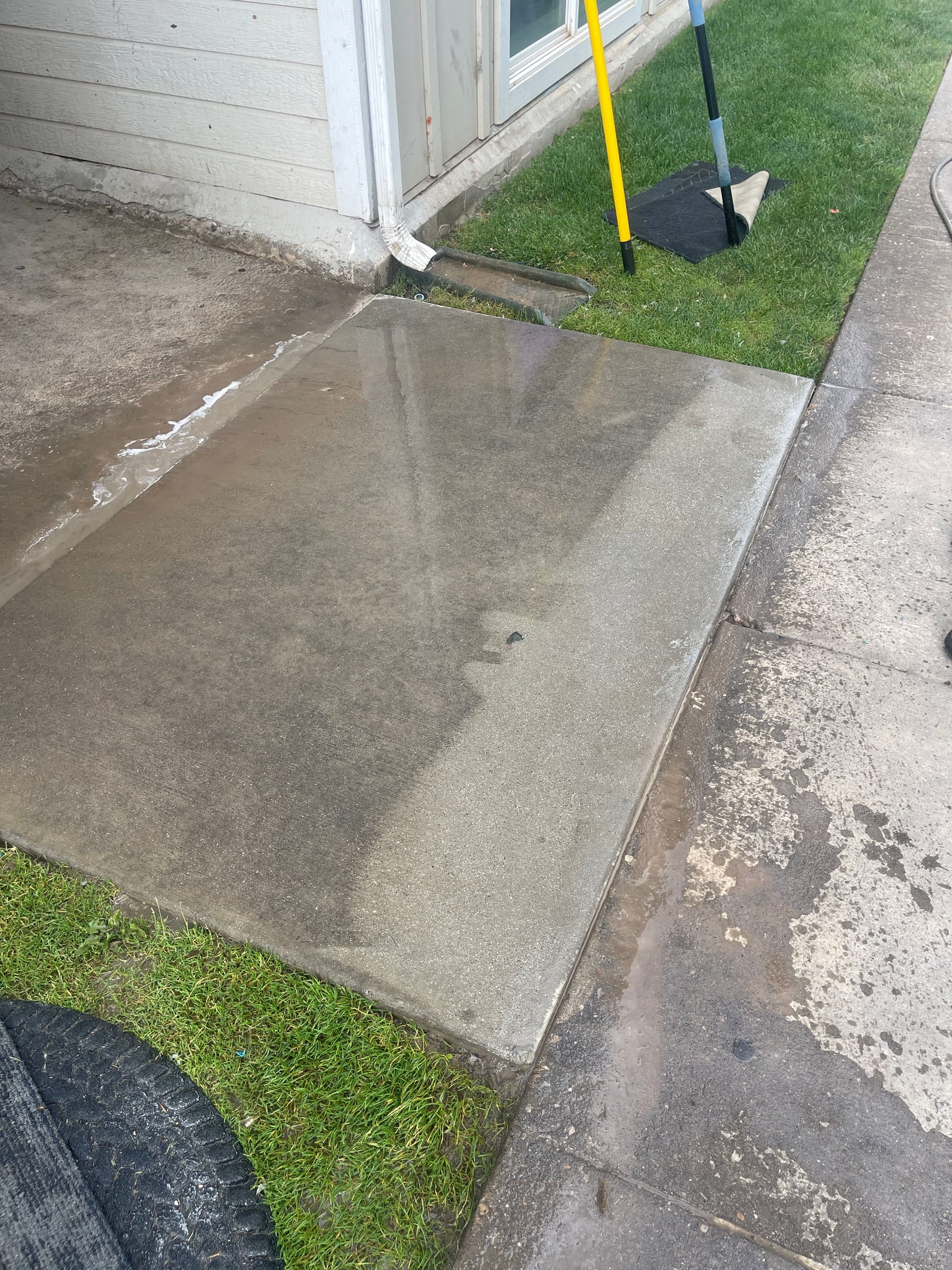 Gallery photos for Apartment Breezeway Pressure Washing and High Dusting in Bountiful: Image #3