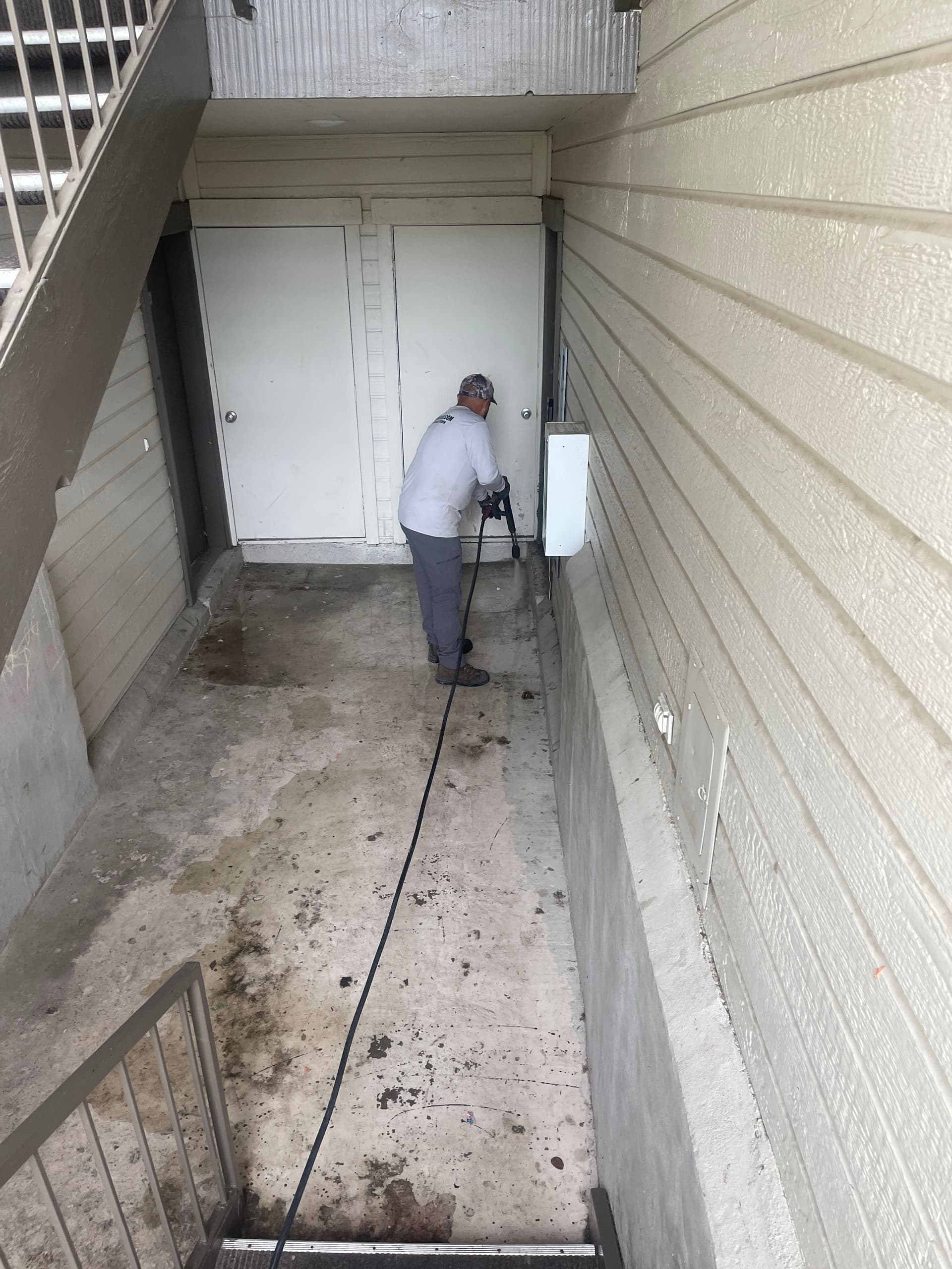 Gallery photos for Apartment Breezeway Pressure Washing and High Dusting in Bountiful: Image #5