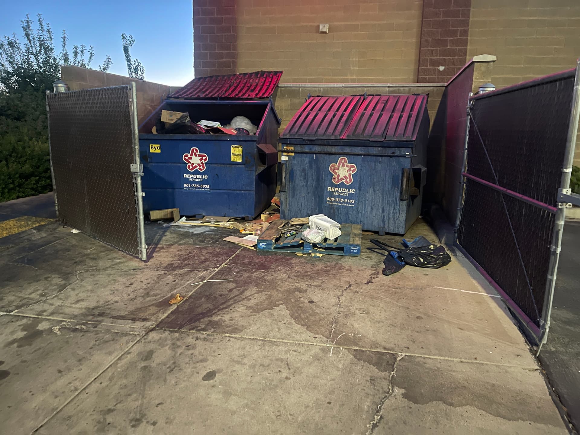 Gallery photos for Night Shift Dumpster Pad Pressure Washing at Rumbi Island Grill in American Fork: Image #4