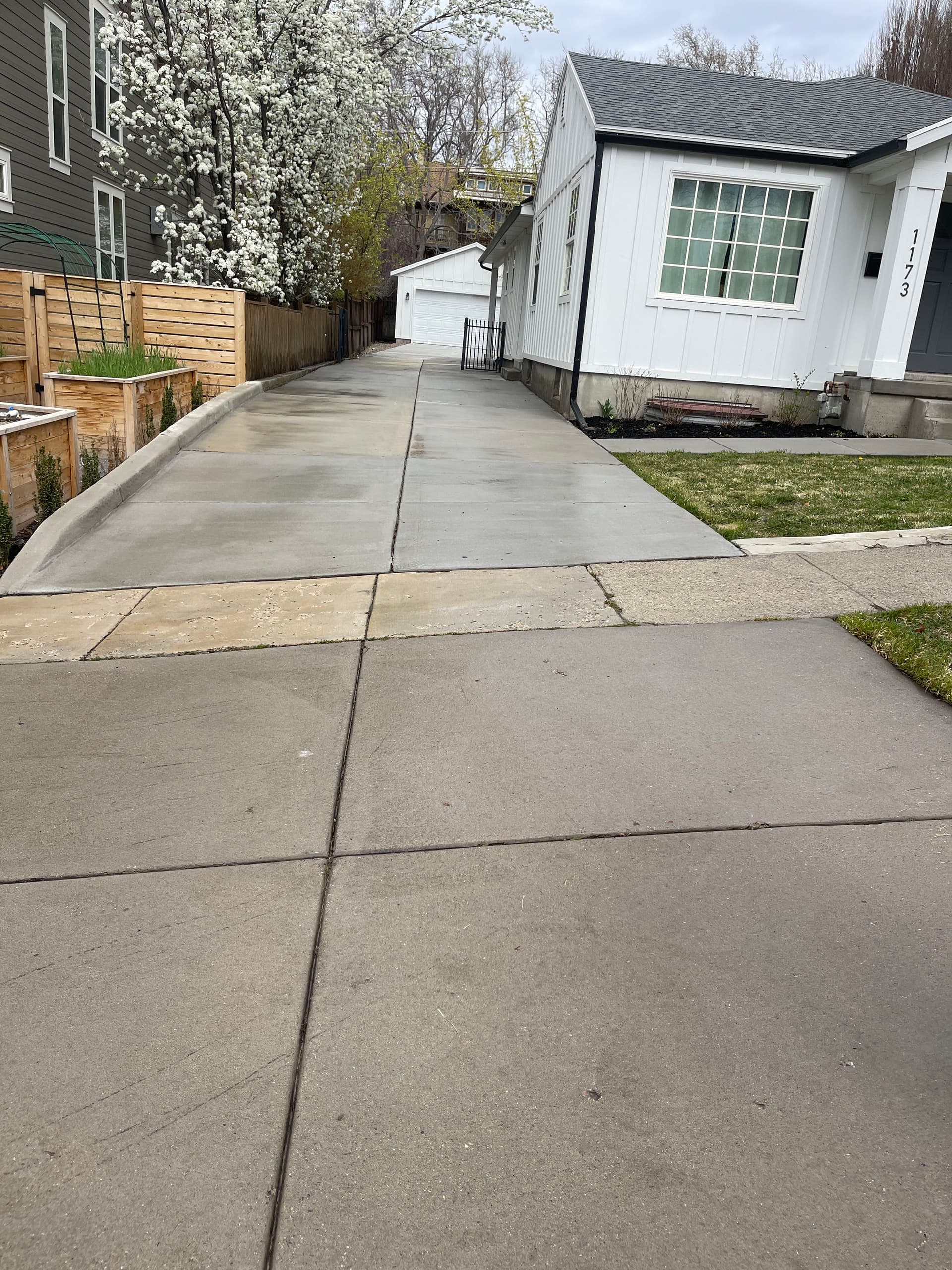 Gallery photos for Driveway Pressure Washing on Princeton Ave: Image #7