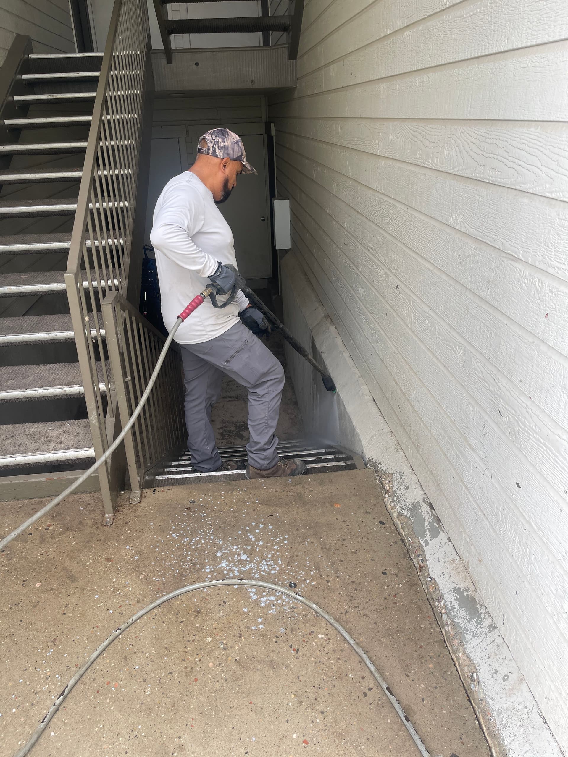 Gallery photos for Apartment Breezeway Pressure Washing and High Dusting in Bountiful: Image #4