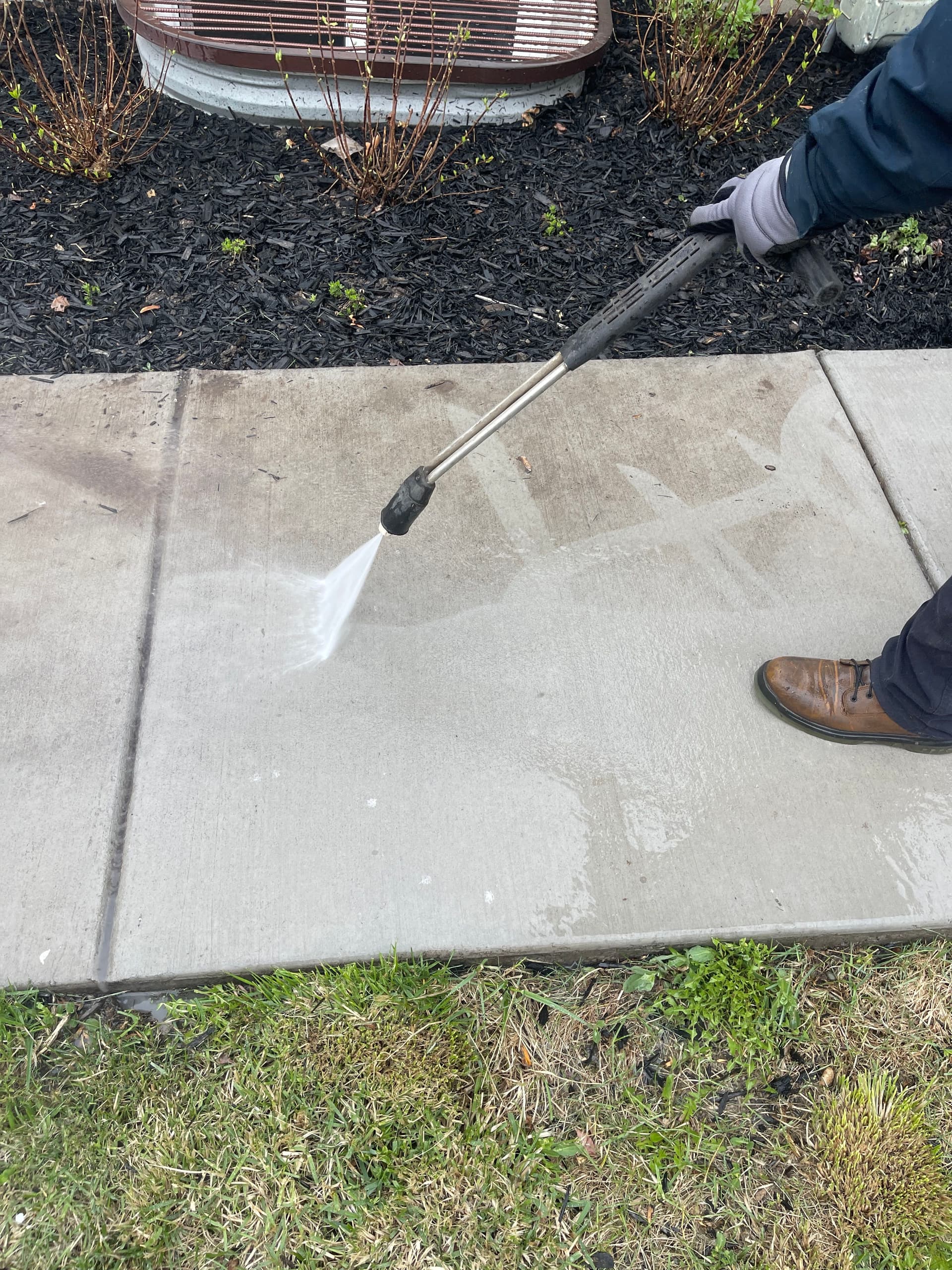 Gallery photos for Driveway Pressure Washing on Princeton Ave: Image #5