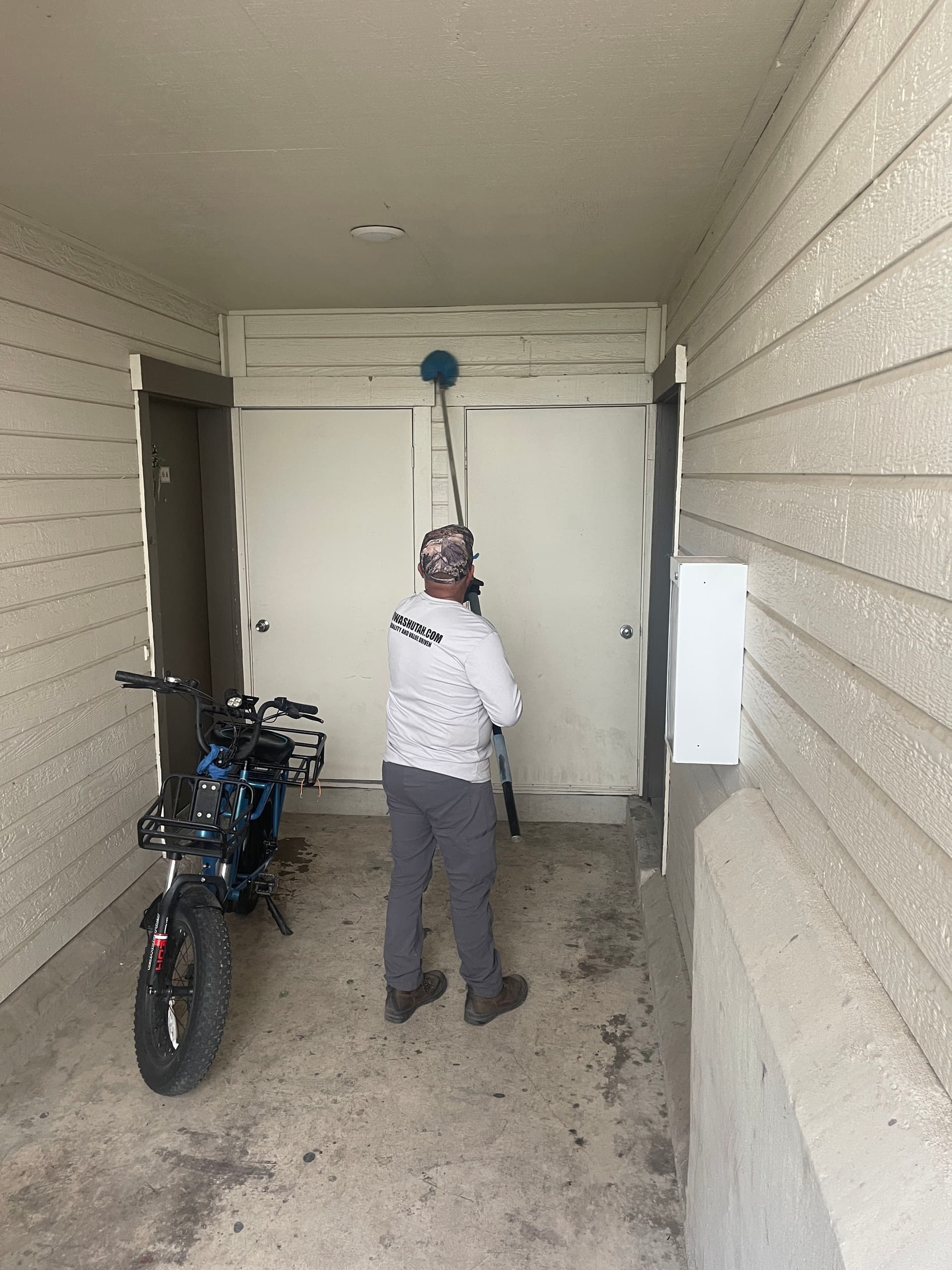 Gallery photos for Apartment Breezeway Pressure Washing and High Dusting in Bountiful: Image #2